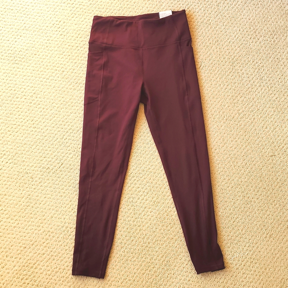 NWT Victoria Secret Incredible Essential Legging size 6